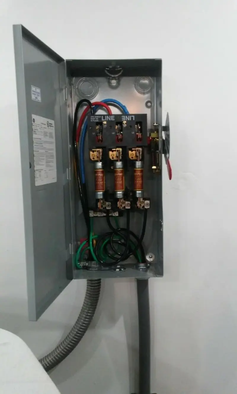 Three-phase disconnect switch installed for Smoke Detector Installation in Grapevine